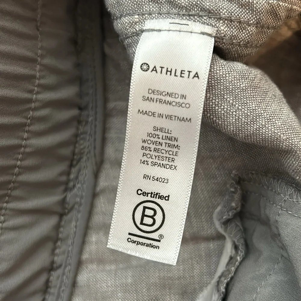 Athleta linen Cabo joggers, gray, women’s size 10. Zipper pockets. Cute!